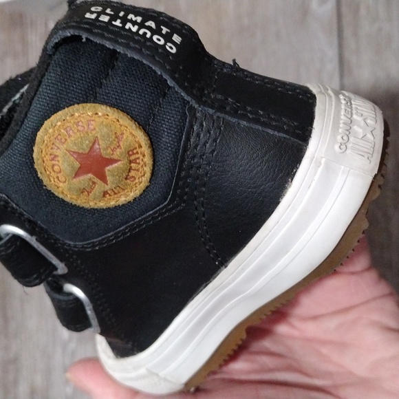 Converse black leather high top infant sneakers. Size 7 - Picture 5 of 10